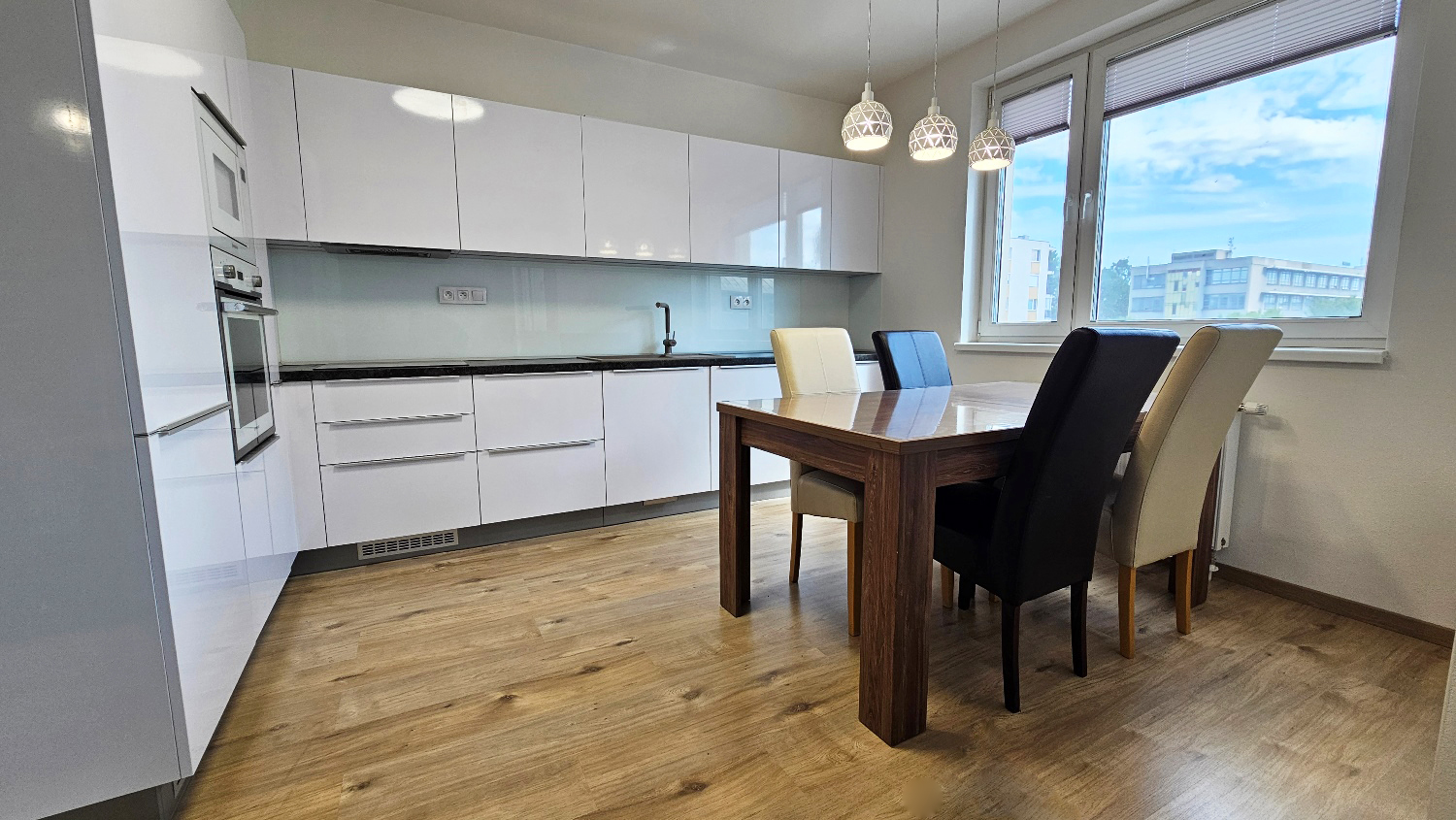 Toto nie je byt, toto je domov! 3 izby, 2 lodžie, šatník, predaj, Trenčín – Nové Zlatovce, Cena: 241.700 €