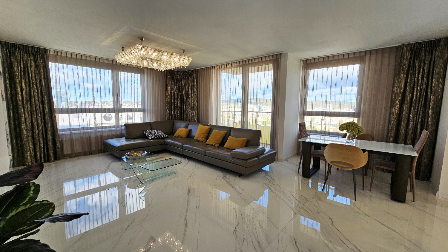 Bývanie v oblakoch: zariadený 3-izbový byt s výhľadmi, Bratislava-Ružinov - Nivy, Cena: v RK