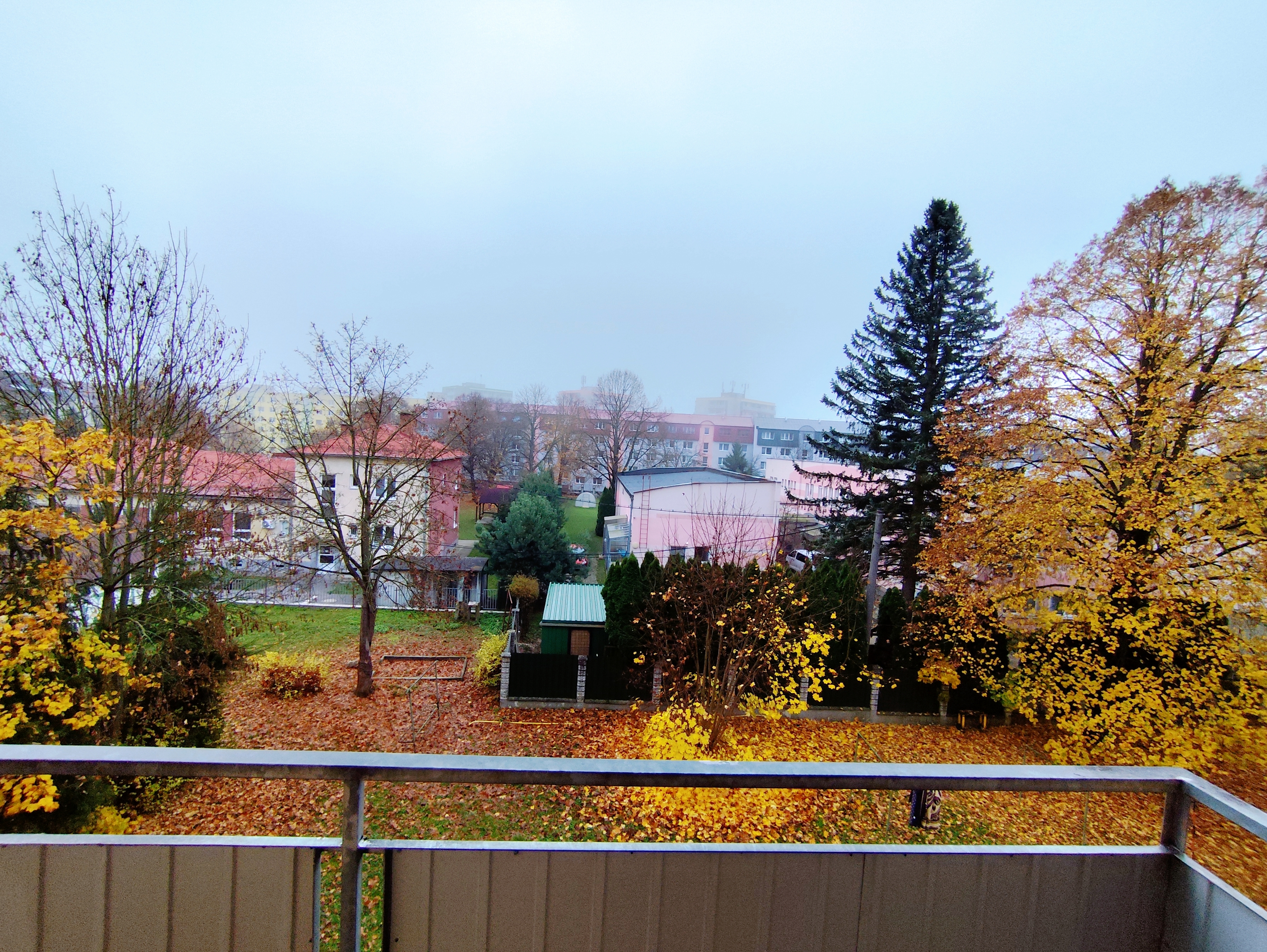 ZNÍŽENÁ CENA! Priestranný 2+1 izbový byt blízko centra Kysuckého Nového Mesta