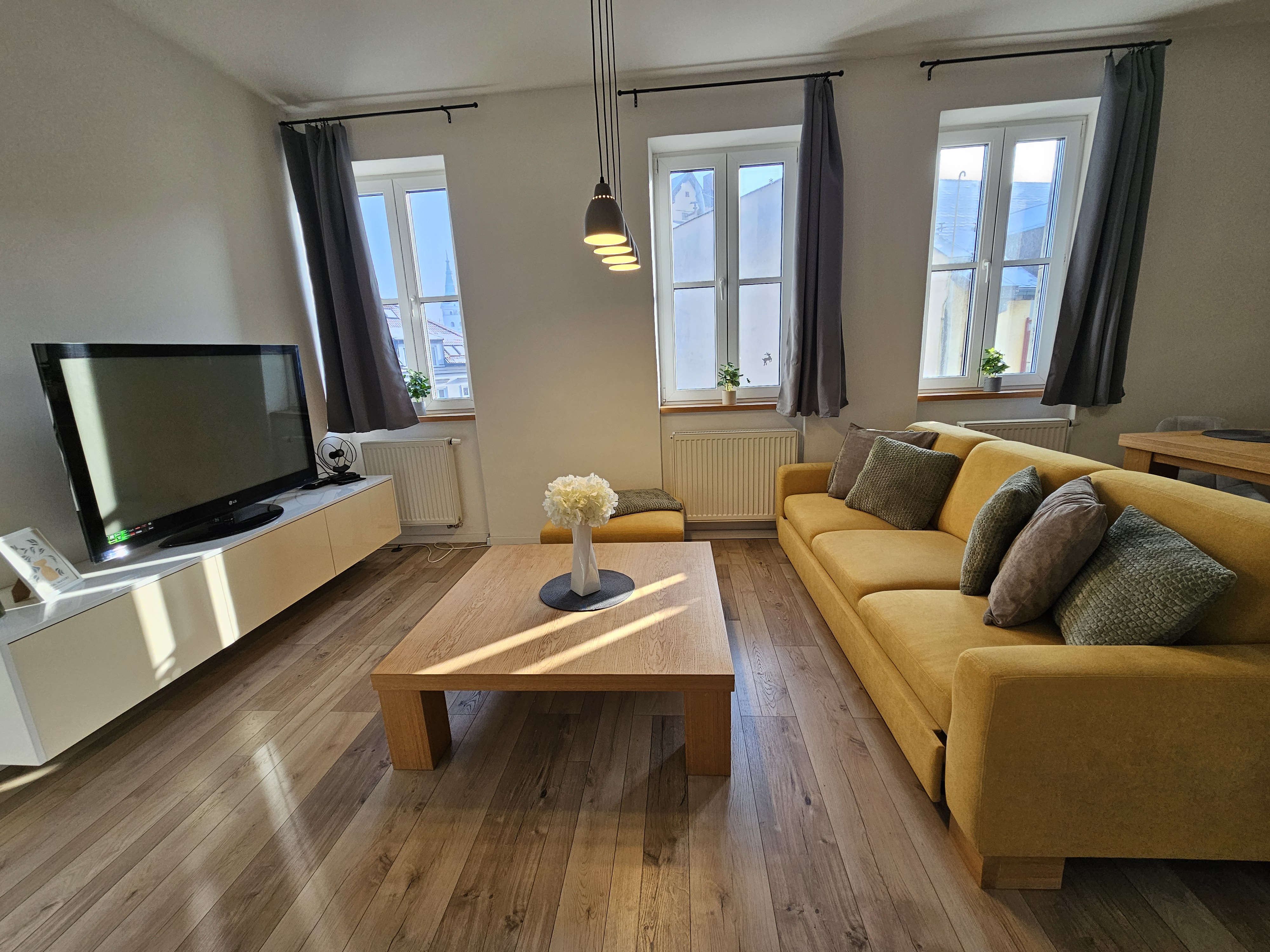 Slnečný 3 izbový byt v srdci mesta, Žilina Cena: 900EUR/mes.