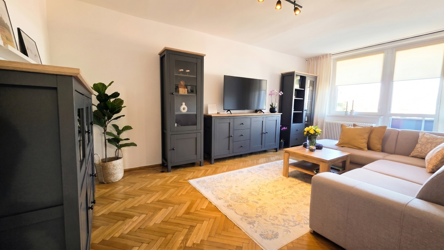Tri priestranné izby, hotový domov: zrekonštruovaný 3-izbový byt s balkónom, Žilina - Vlčince I, Cena: 219.000€