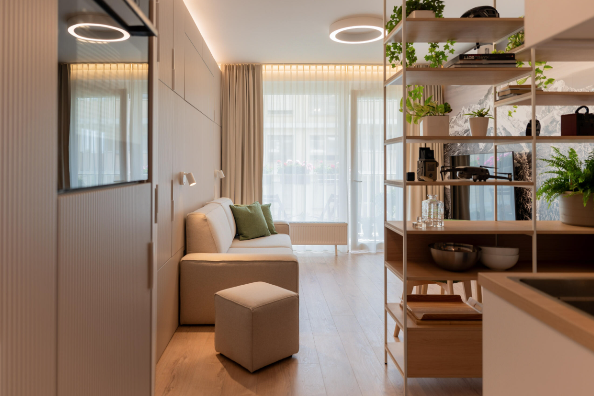 EXKLUZÍVNE dlhodobý prenájom moderný 1-izb. apartmán s loggiou, parkovaním a pivnicou, Nový Ružinov, 750 € / mes.