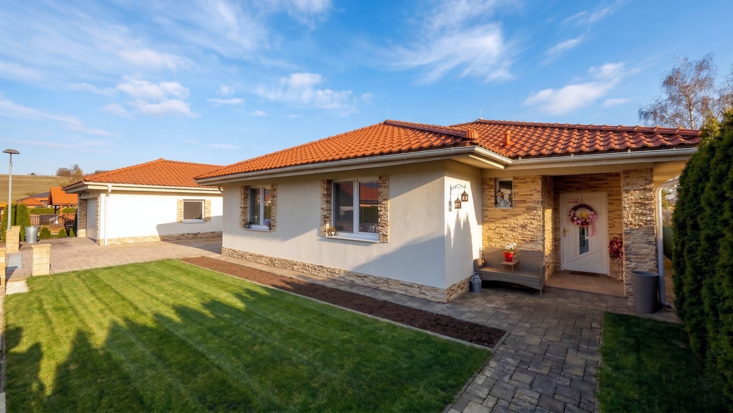 XXL garáž, zimná záhrada, pokoj: 4-izbový bungalov, Raj. Teplice - Konská, Cena: 379.000€