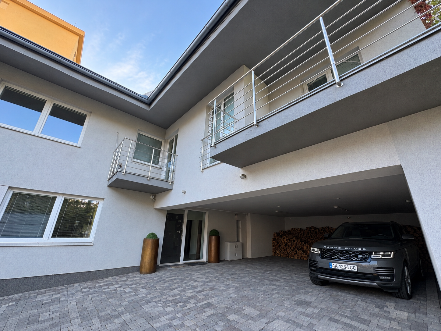 NADŠTANDARDNÉ KANCELÁRSKE A KOMERČNÉ PRIESTORY 190 m2 + SAMOSTATNÝ APARTMÁN | FRAMBORSKÁ, ŽILINA